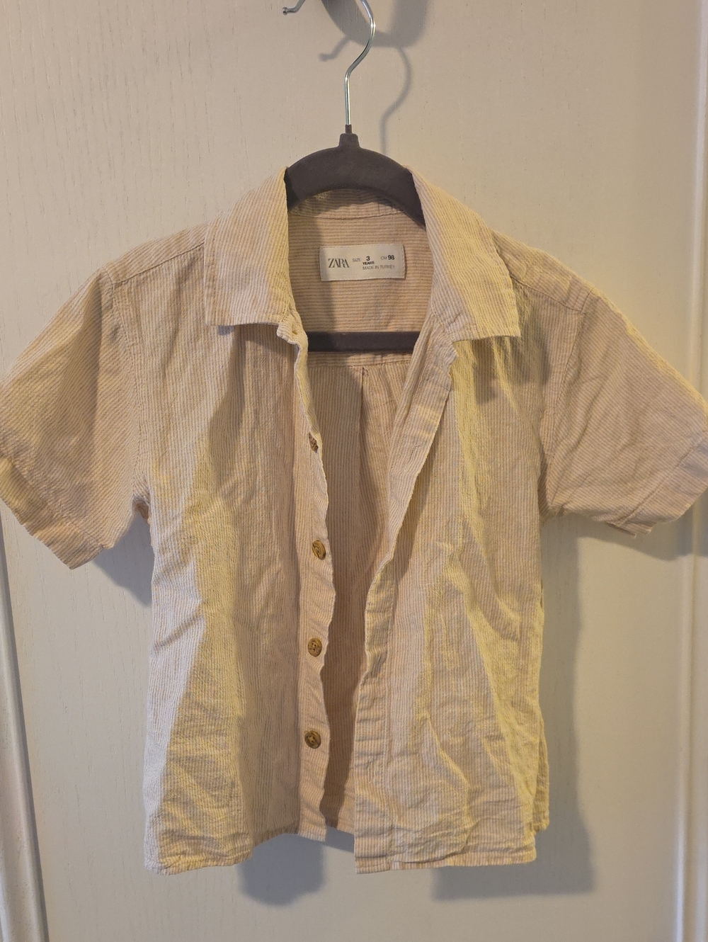 Zara Kid Boys Short Sleeve Button-Up Shirt in Light Beige